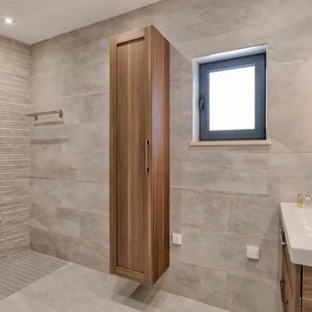 Vale Do Garrao Sleeps 6 With Pool Air Con And Wifi * 金塔湖